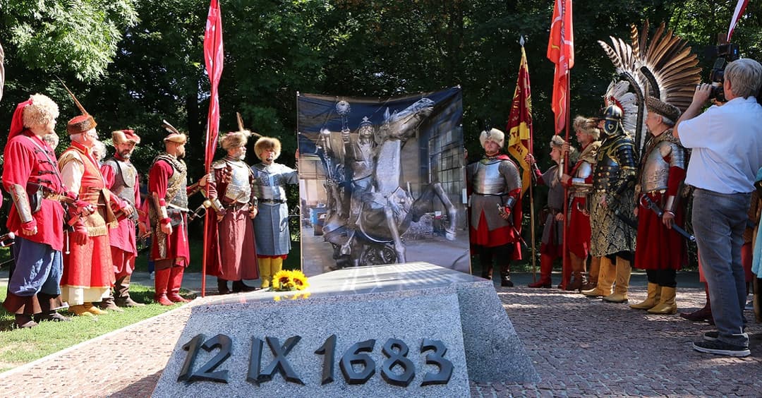 Kahlenberg: Polnische Gedenkfeier fand vorerst ohne Denkmal statt