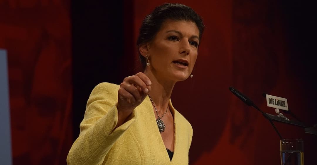 Sahra Wagenknecht ruft in gelber Weste zu Protesten in Deutschland auf