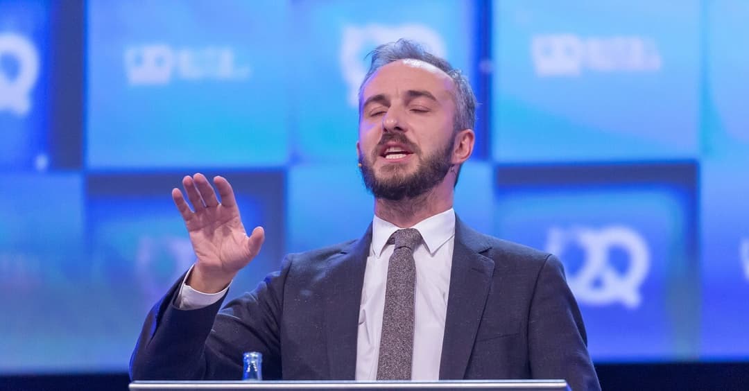 Anti-Kickl-Lied: Skandal-Auftritt von ZDF-Satiriker Böhmermann in Wien