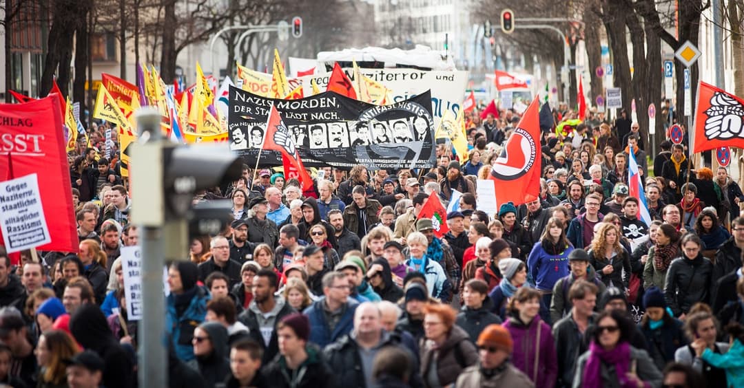 Laut Umfrage: Deutsche halten Rechtsextremismus für größte Bedrohung