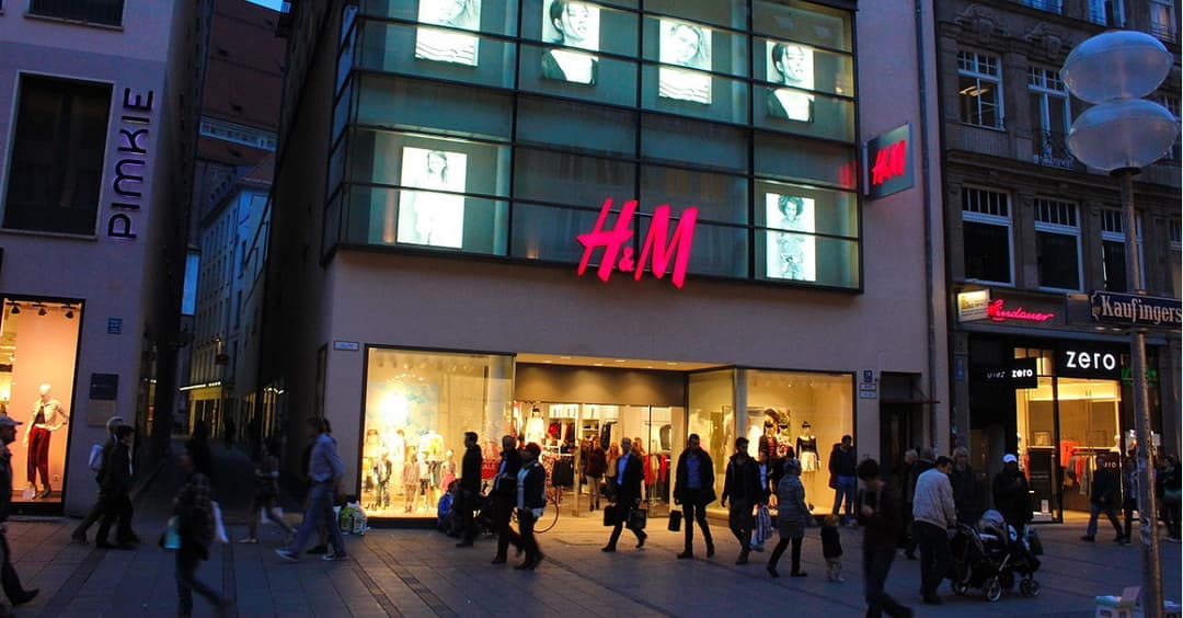 H&M-Kampagne: Erlös könnte an Amadeu-Antonio-Stiftung gehen