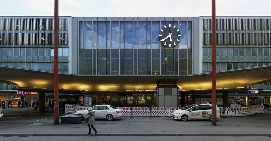 München: Mann sticht Polizisten mit Messer von hinten in den Rücken