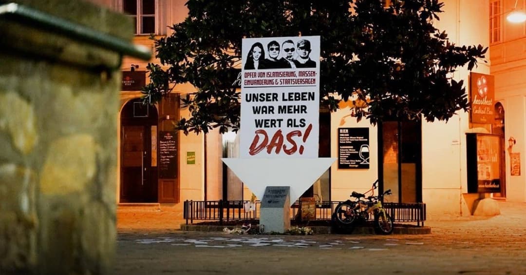 „Fordern angemessenes Denkmal“: Protestaktion bei Terror-Gedenkstein