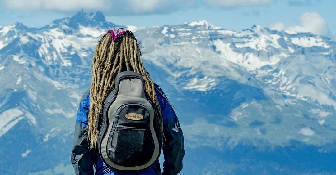 „Fridays For Future“ laden weiße Musikerin wegen Dreadlocks aus