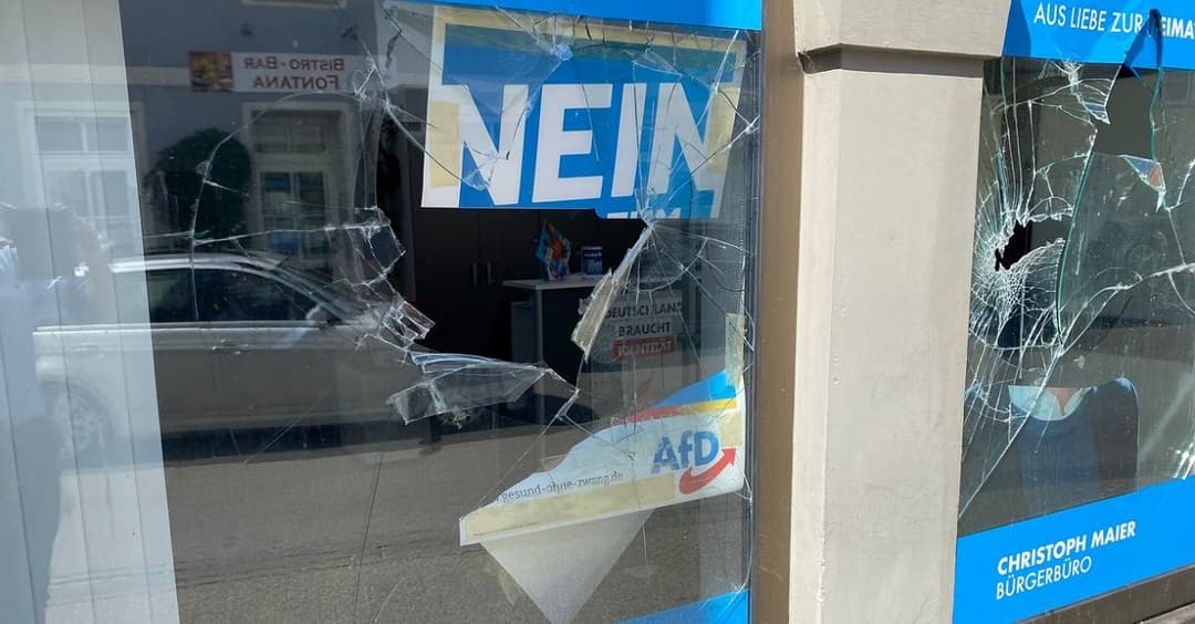 Scheiben eingeschlagen: Antifa-Angriff auf AfD-Bürgerbüro