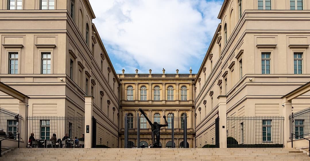 Nach Kartoffelpüree-Attacke: Museum vorübergehend geschlossen