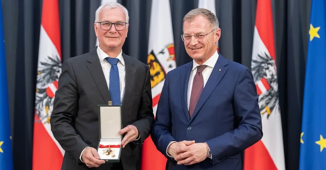 FREILICH-Autor Elmar Podgorschek vom Land Oberösterreich ausgezeichnet