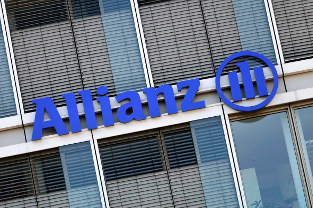 Allianz Versicherung: Mitarbeiterin teilt JA-Video und wird gekündigt