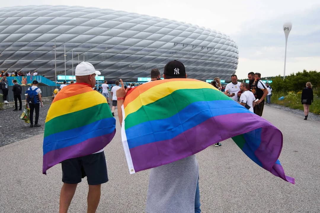 Georg Restle: „Warum die Stadien nicht fluten mit Tausenden Regenbogenflaggen?“