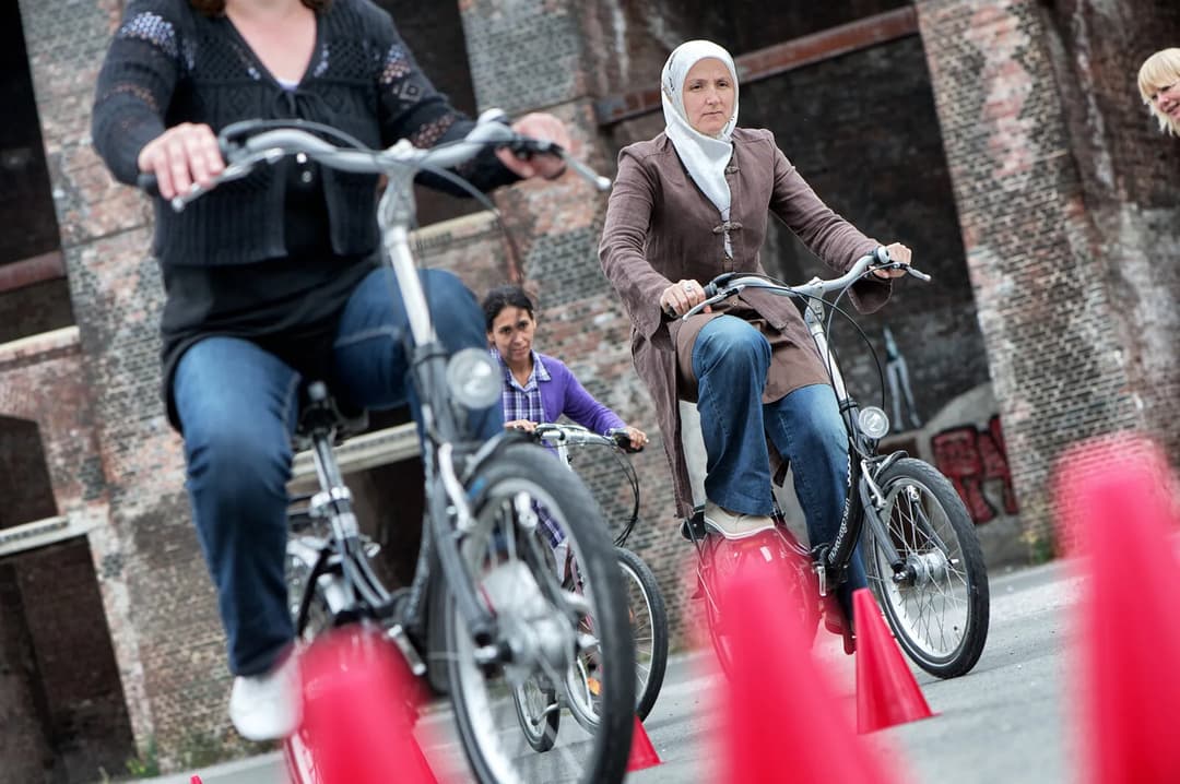 NRW: Stadt freut sich über erfolgreich abgeschlossene Fahrradkurse für Migranten