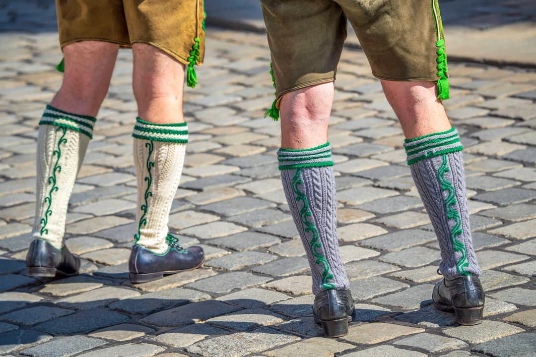 Trachtig in Paris: Journalist kritisiert Bekleidungswahl der österreichischen Athleten