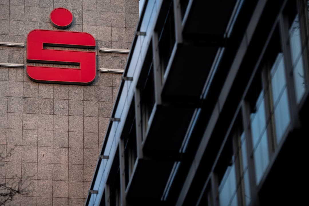 Sparkasse Essen: Kunde trägt immer noch FFP2-Maske und wird rausgeschmissen