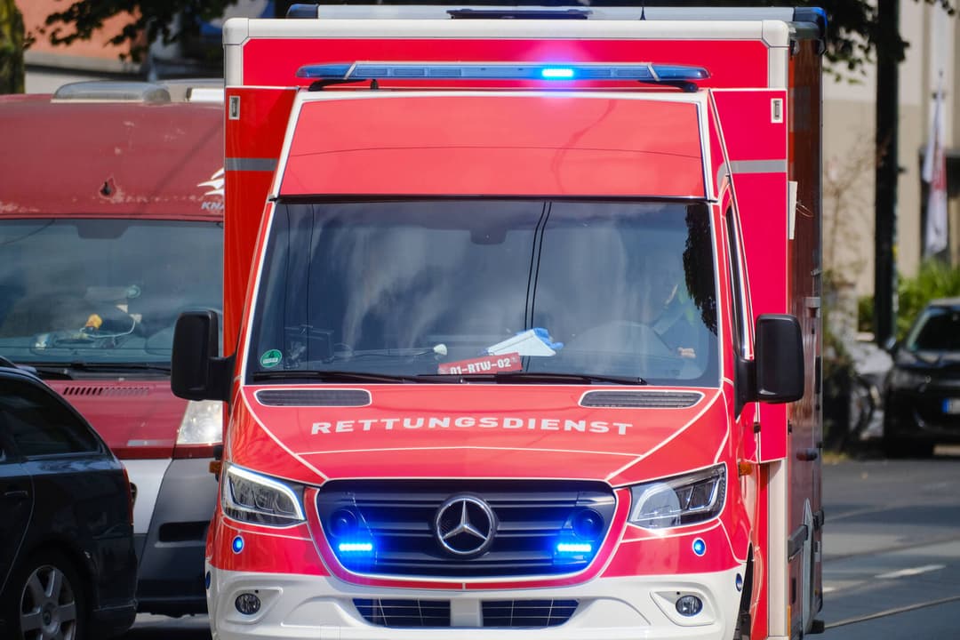 Sanitäter in Euskirchen bei Reanimation mit Messer bedroht