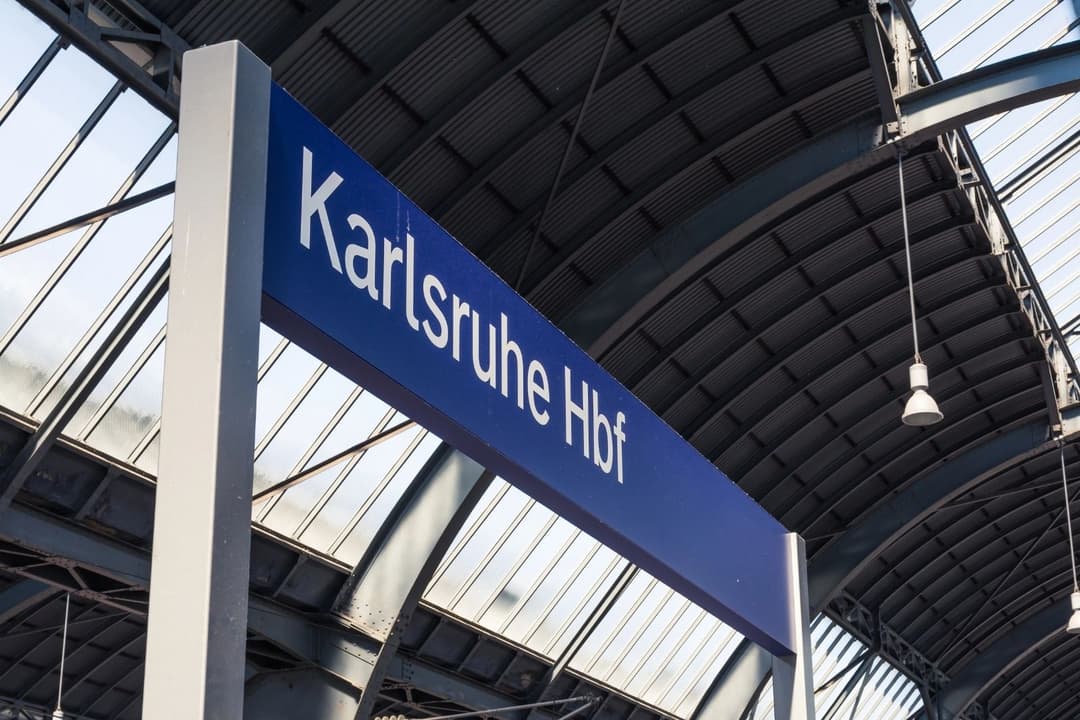 Blutige Messerattacke am Karlsruher Hauptbahnhof: Täter auf der Flucht