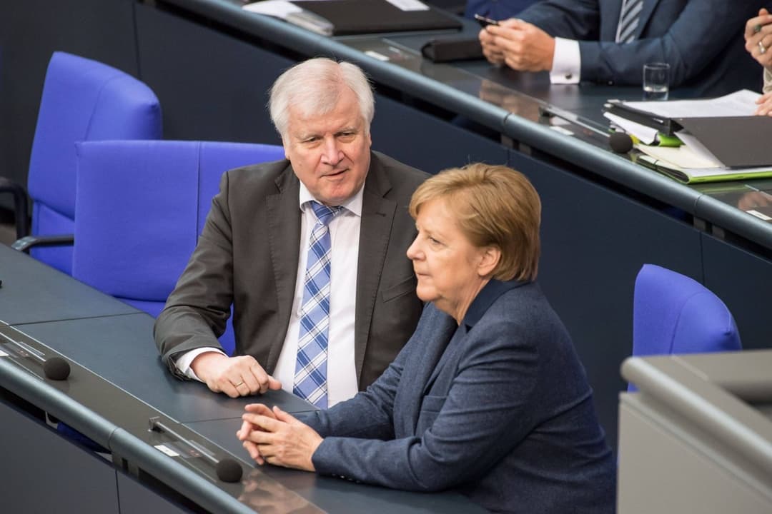 Seehofer rechnet ab: Merkels Migrationspolitik schuld an AfD-Aufstieg