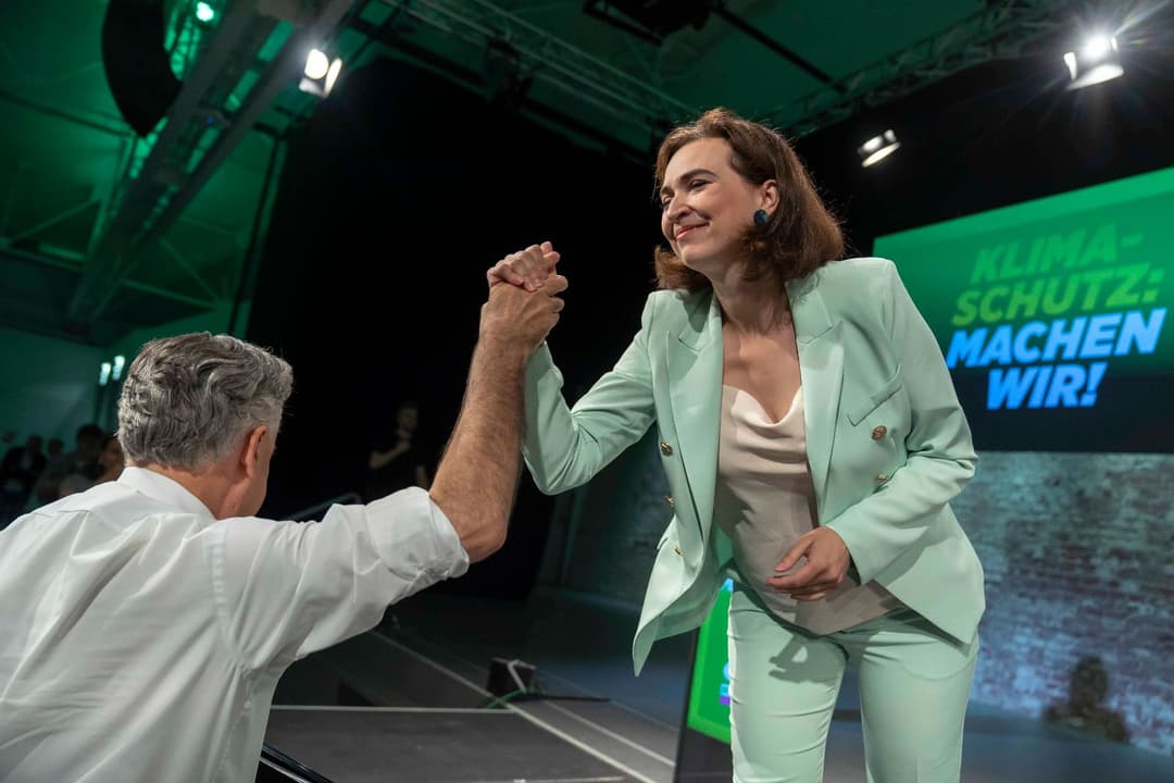 Unzulässige Finanzierung: Grüne Spitzenpolitiker nutzten Steuergelder für Parteiwerbung