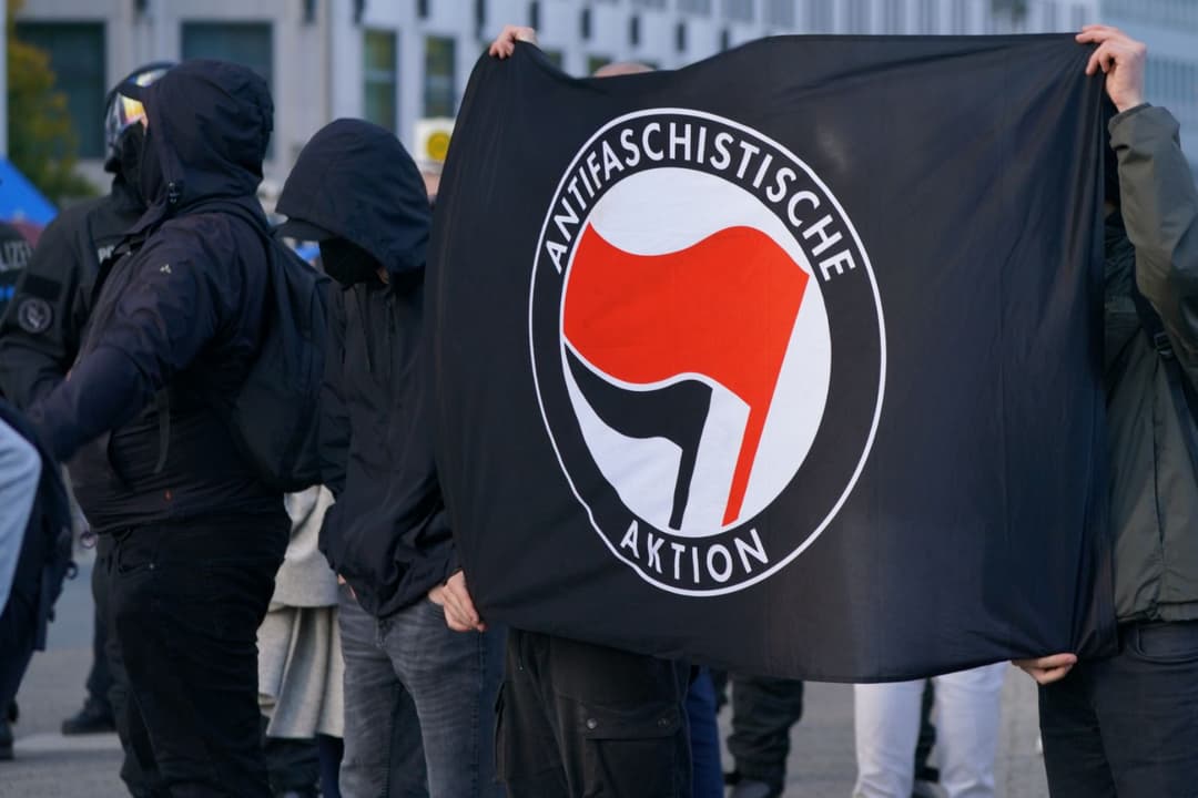 Rheinland-Pfalz: Antifa blockierte AfD-Parteitag, der längst zu Ende war