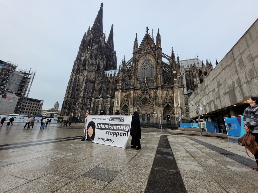 Proteste in Köln gegen den World Hijab Day