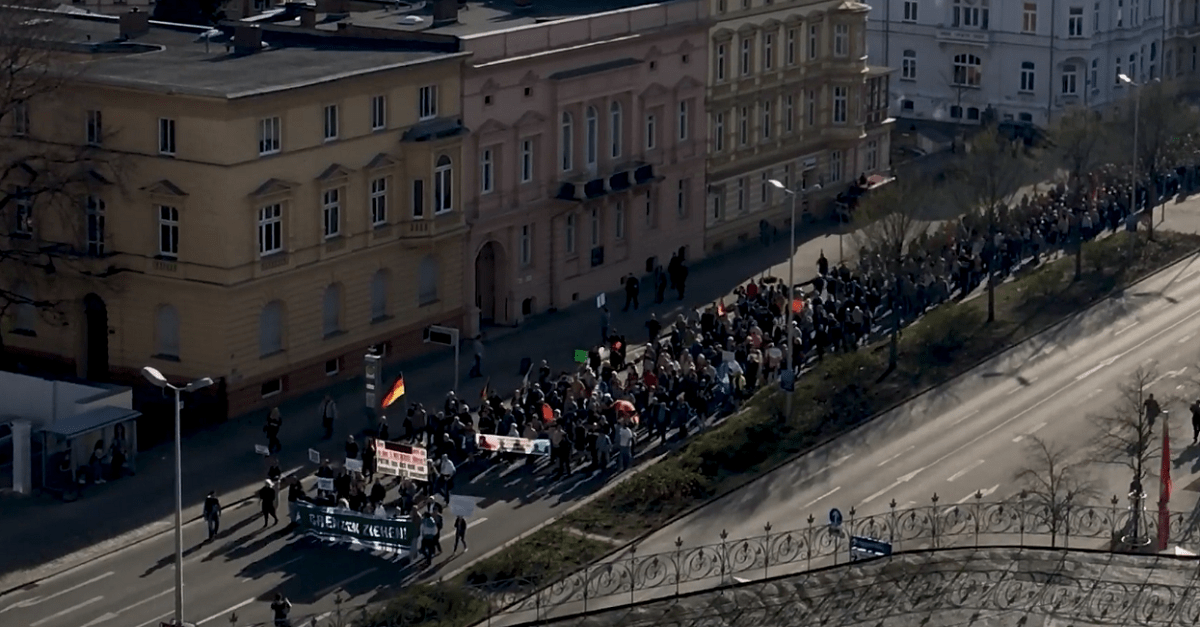 Cottbuser protestieren erneut gegen Merkel und offene Grenzen