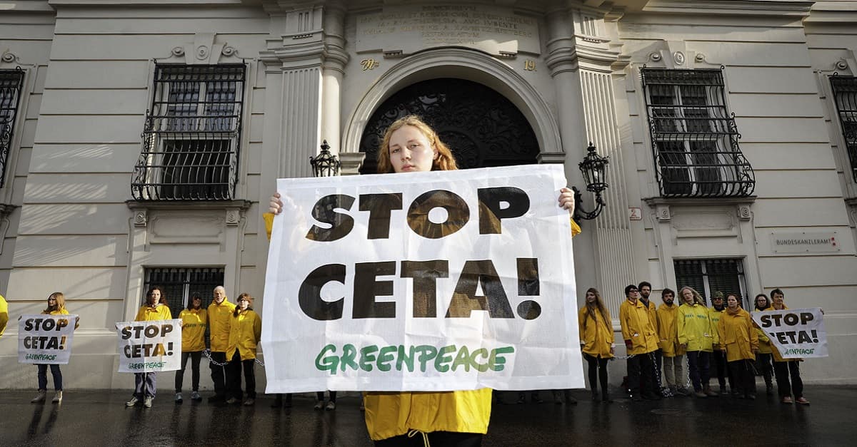 Gegen CETA: Greenpeace verriegelte Kanzleramt