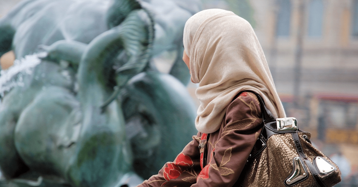 Berlin: Lehrer-Bewerberin mit Kopftuch erhält Entschädigung