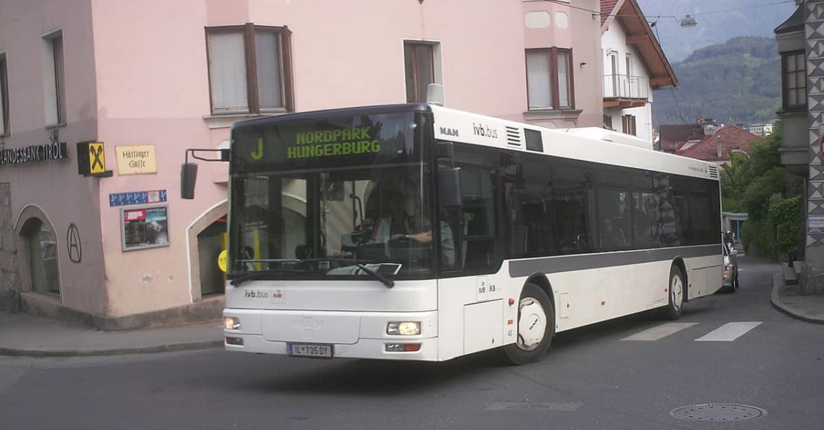 Politposse in Innsbruck: Geldstrafe für Bierbank an Bushaltestelle