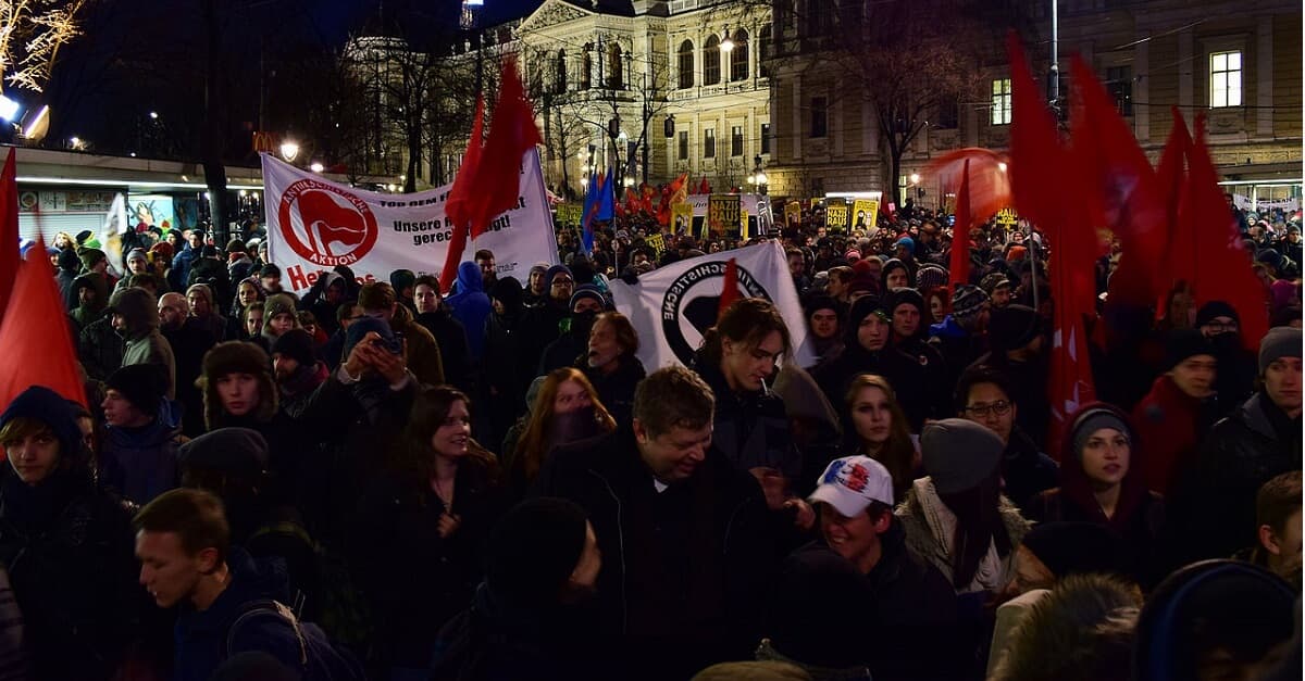 15. Dezember: Linksradikale marschieren gegen Kurz und Strache