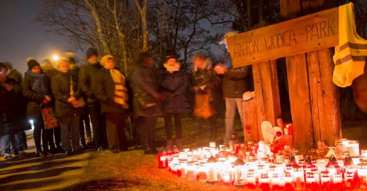 Wiener Neustadt: Hunderte trauern bei Mahnwache um getötetes Mädchen