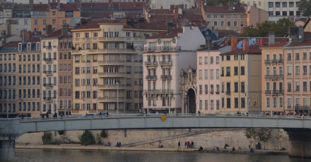 Nach Bombenexplosion in Lyon: Mehrere Verdächtige festgenommen