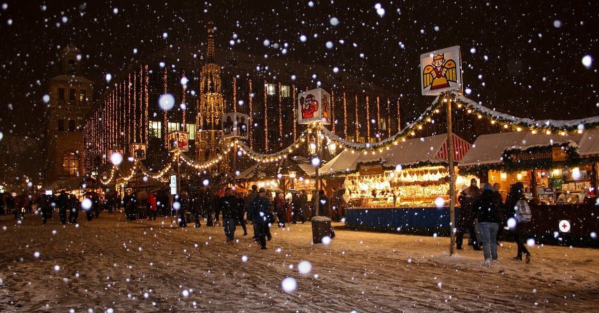 Beton-Tannen zur Terrorabwehr auf Essener Weihnachtsmarkt