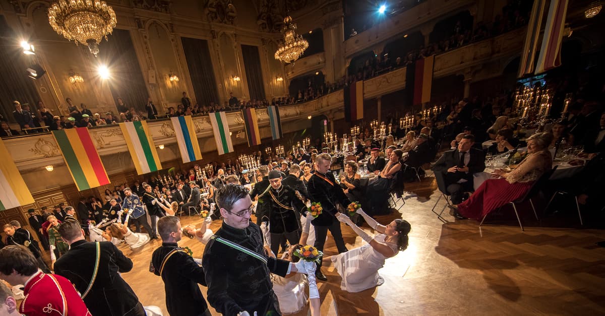 Akademikerball: Hunderte Gäste feierten stilvoll im Grazer Congress