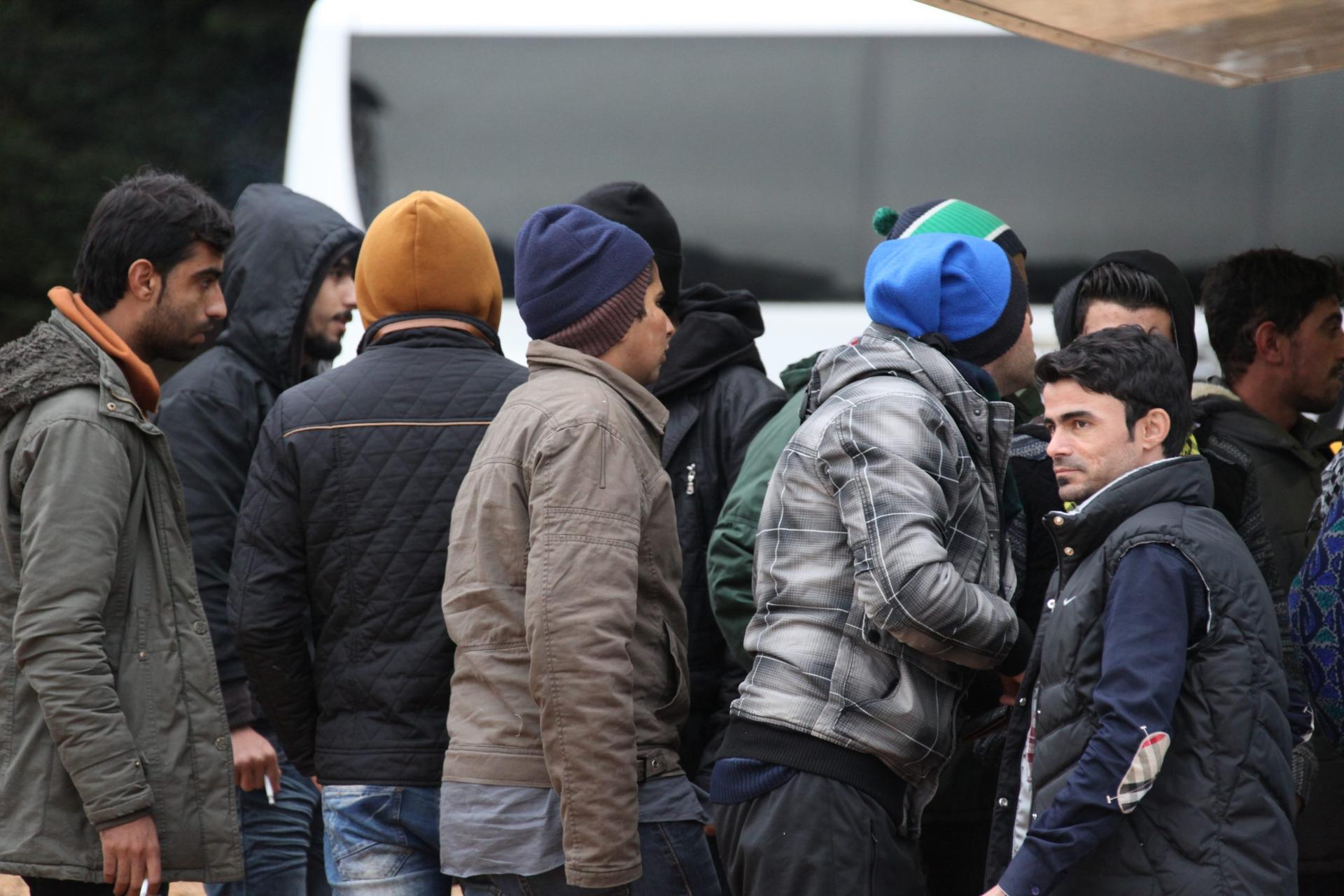 Seehofer machtlos: Tausende Migranten kamen mit griechischen Papieren