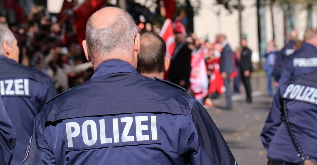 Zwiespältiges linkes Verhältnis zur Polizei ist Doppeldenk in Reinkultur