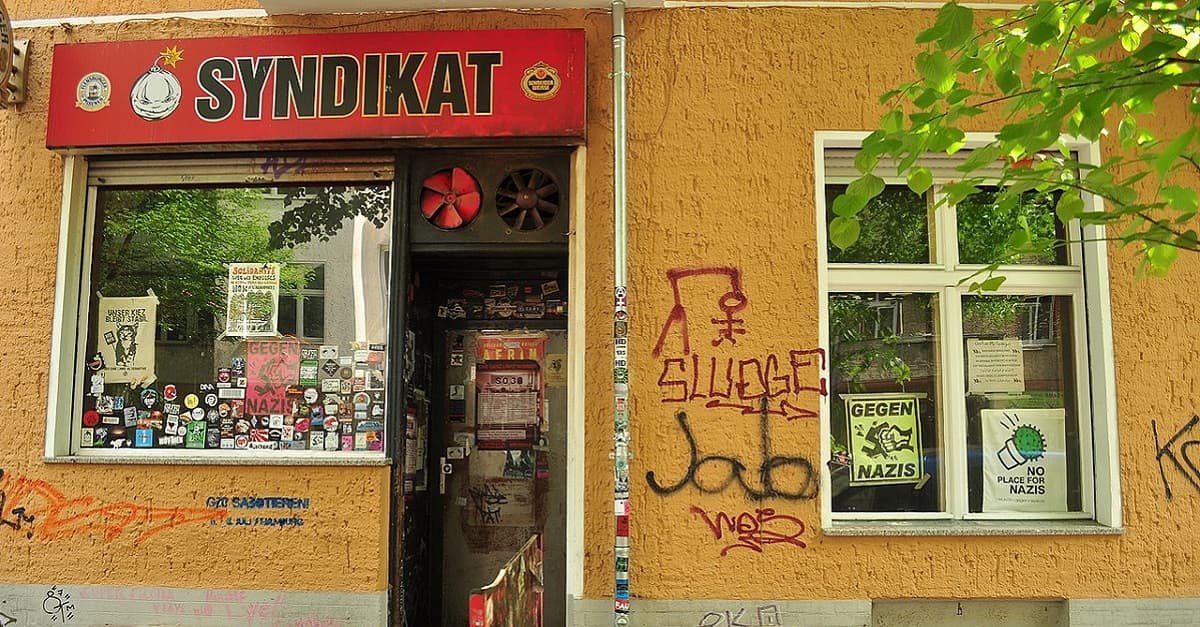 Berlin: Polizei räumt linksextreme Szenekneipe „Syndikat“