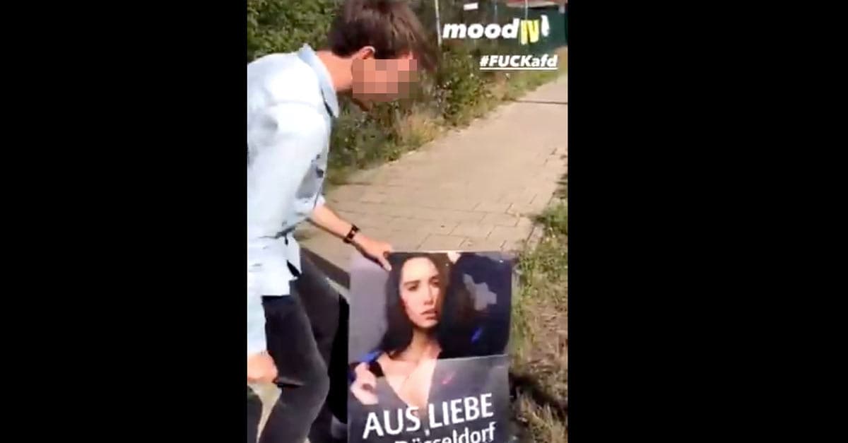 Politische Gewalt: Linksextremer sticht wild auf AfD-Plakat ein