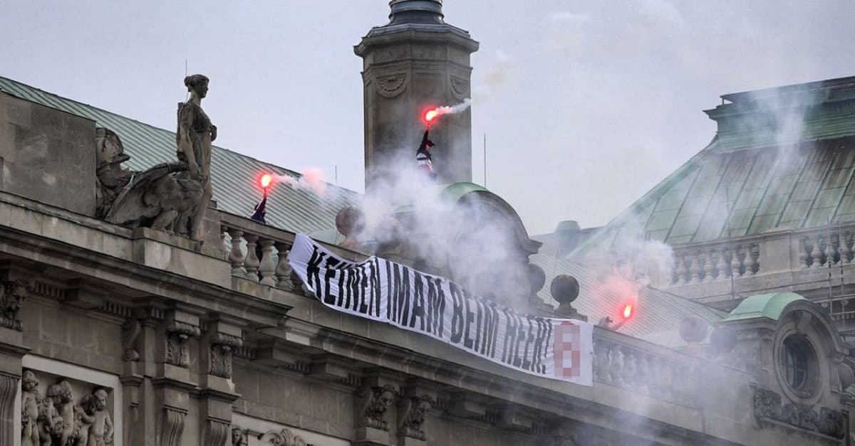 „Keinen Imam beim Heer“: Protest-Aktion am Hofburg-Dach