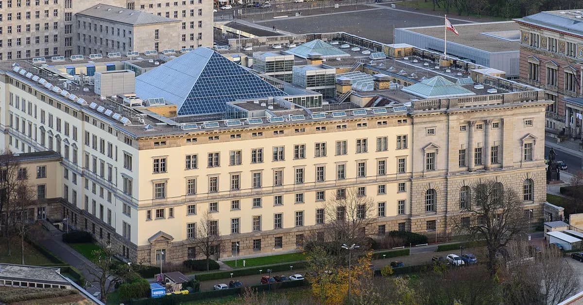 Wahlwiederholung in Berlin vermeldet erste Pannen