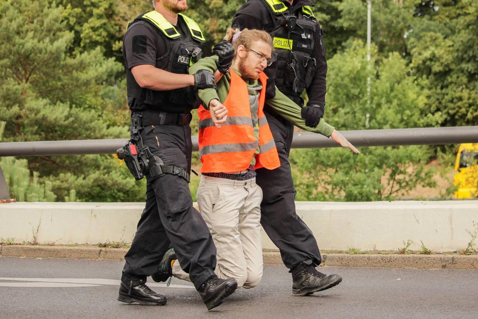 Klima-Kleber hat „enorme Angst“ vor Haftstrafe