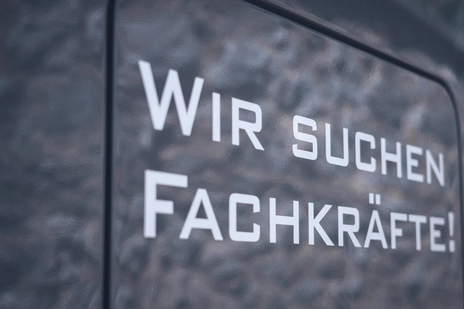 1,5 Millionen Fachkräfte jährlich – Fachkräfte wandern aus, nicht ein!