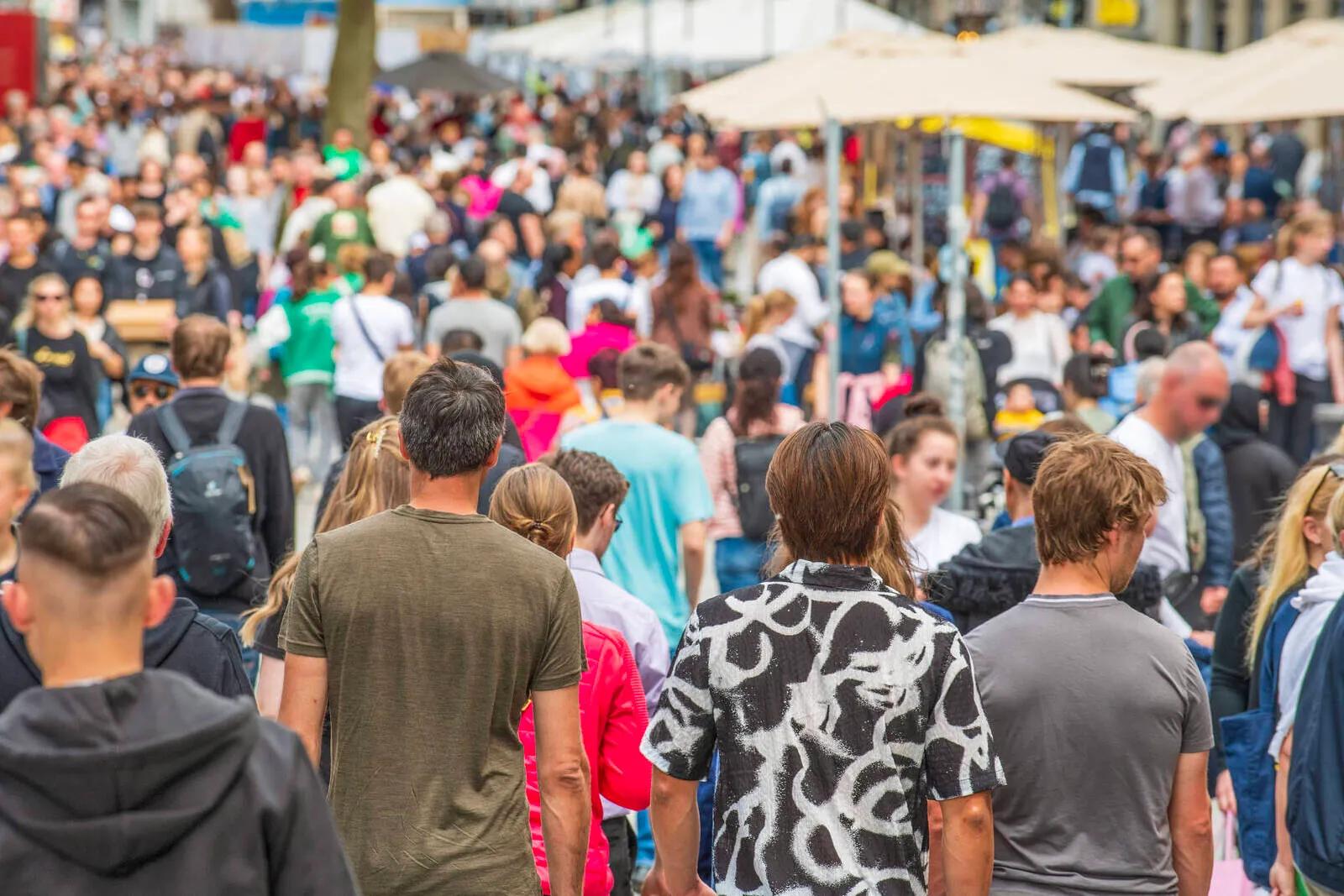 Deutschland: Mittelschicht schrumpft, aber ihre Steuern und Abgaben steigen