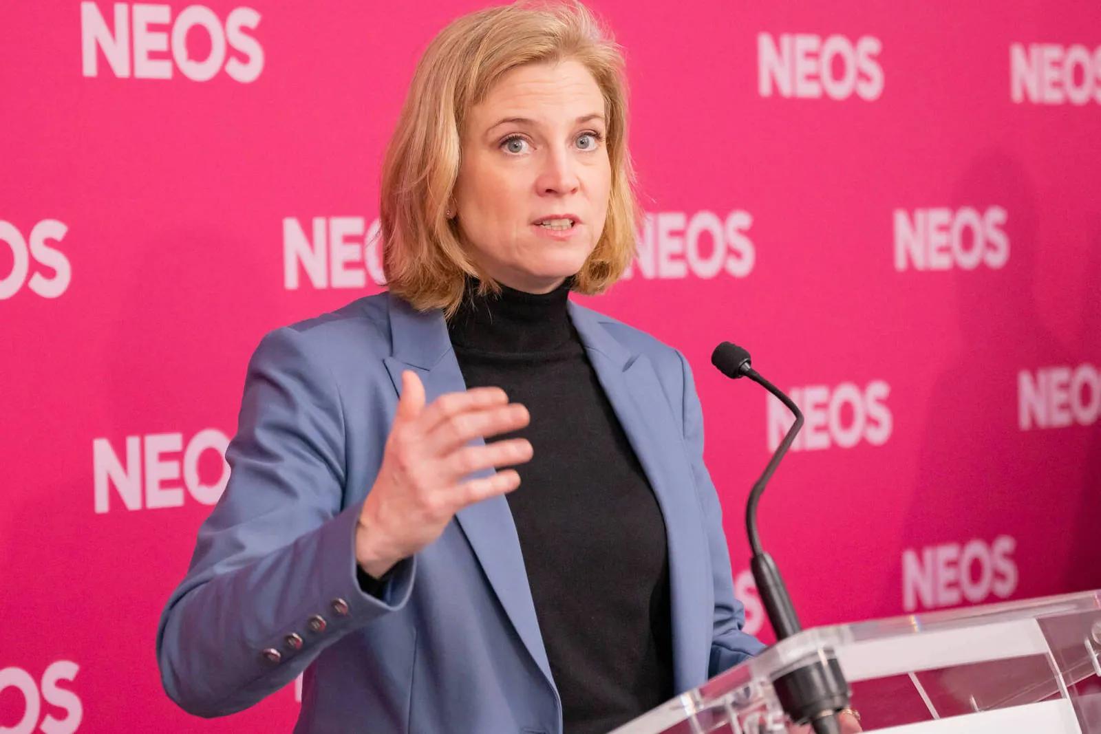 Österreich: NEOS fordern Pflichtfach „Leben in einer Demokratie“