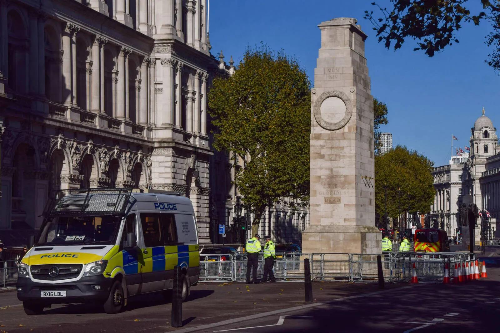 London: Polizei weist Patrioten in die Schranken und erntet Kritik