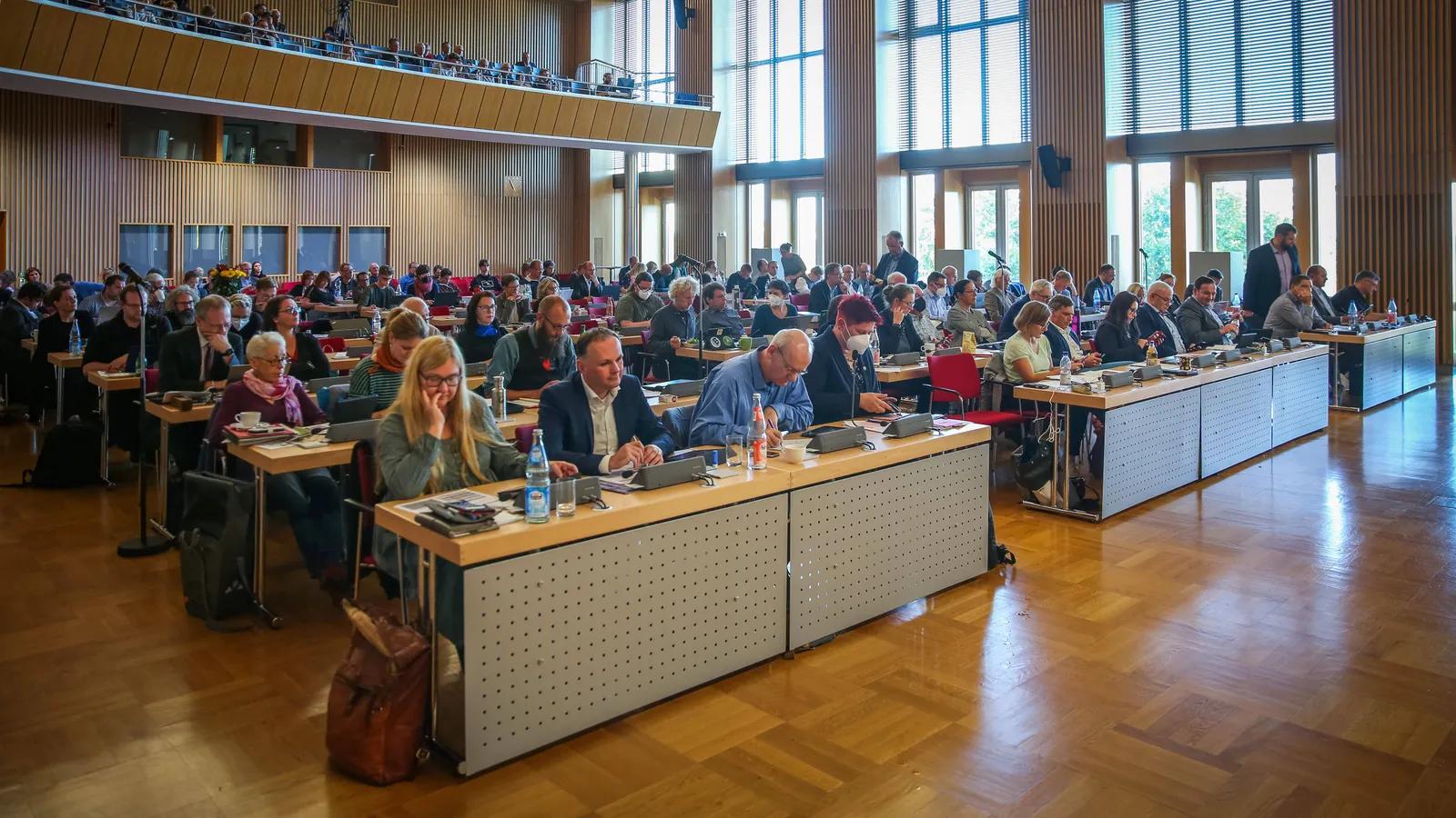 „Remigration aktiv fördern“: AfD-Antrag in Dresden zur Einführung der Bezahlkarte angenommen