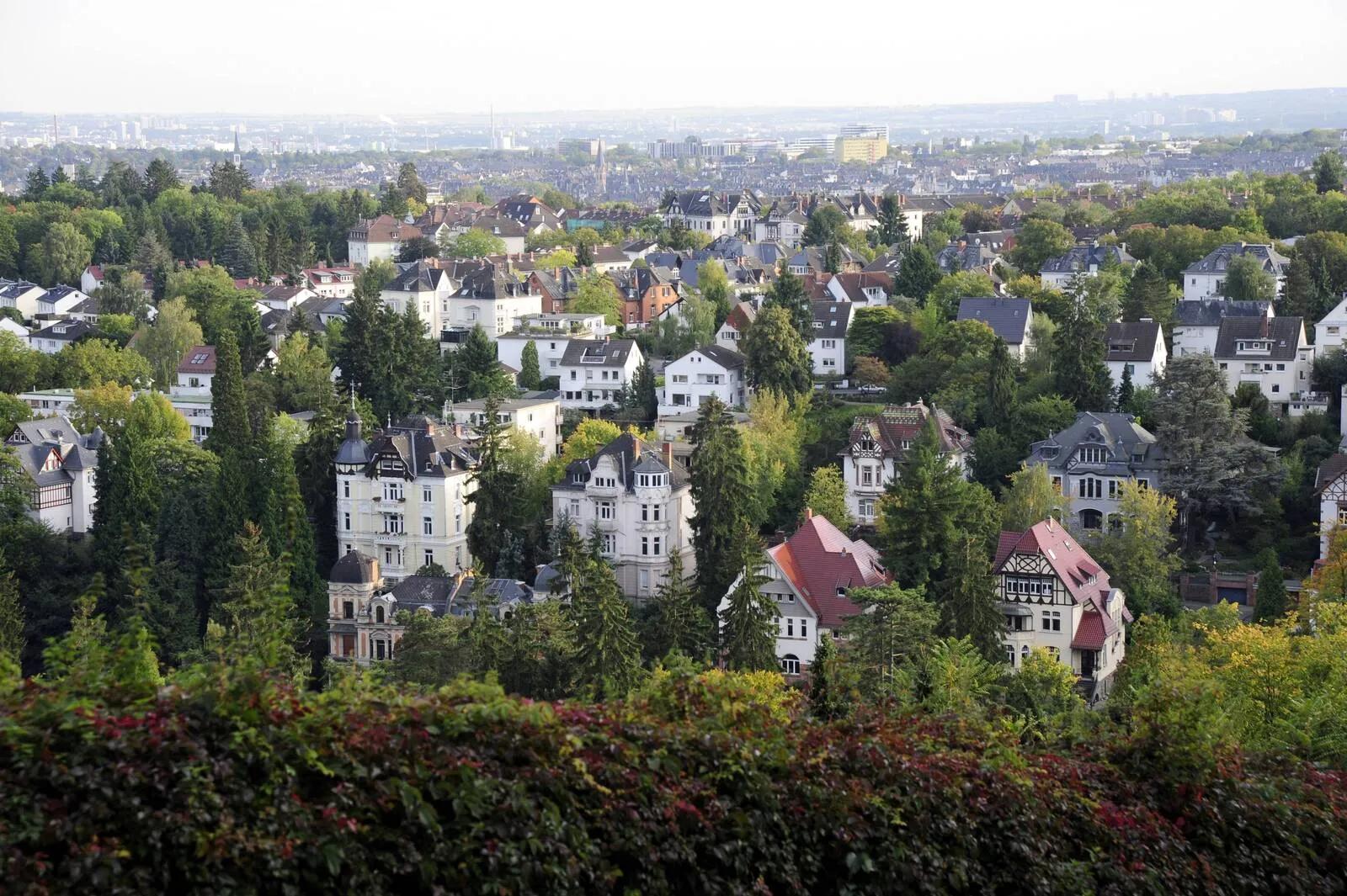 Wiesbaden: Gericht setzt neues Ayslheim gegen Anwohner im Villenviertel durch