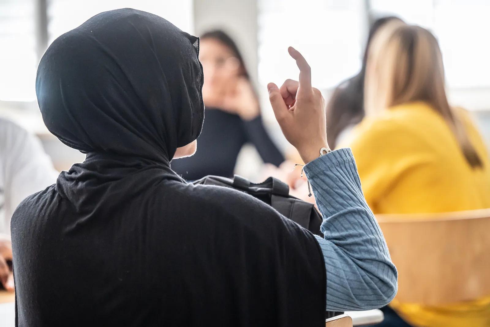 Hamburg: Verbot des Tragens von islamischen Gesichtsschleiern in Schulen