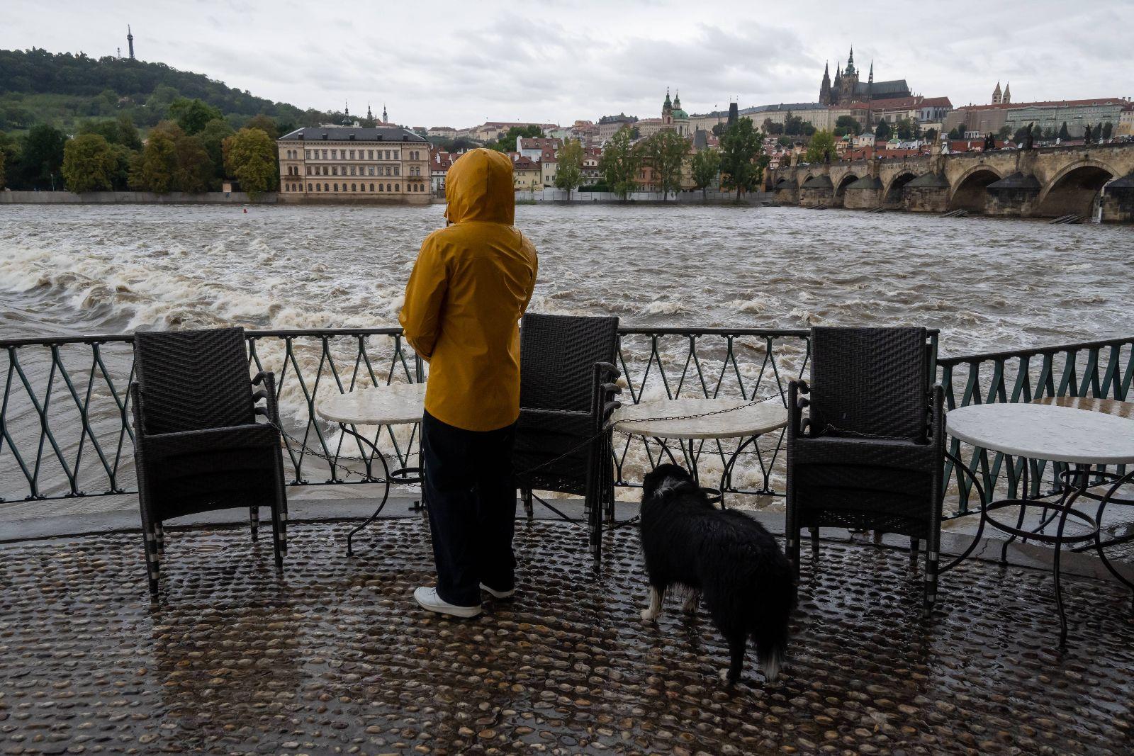 Regenflut in Österreich: Straßen gesperrt, Häuser evakuiert