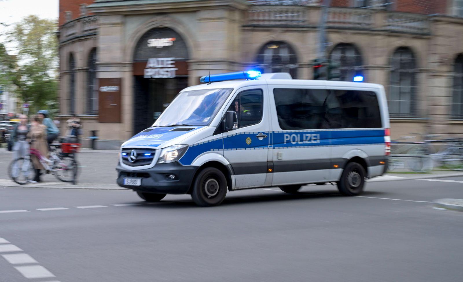 Chaos vor Berliner Moschee: Polizei von 30 Moscheebesuchern bedrängt