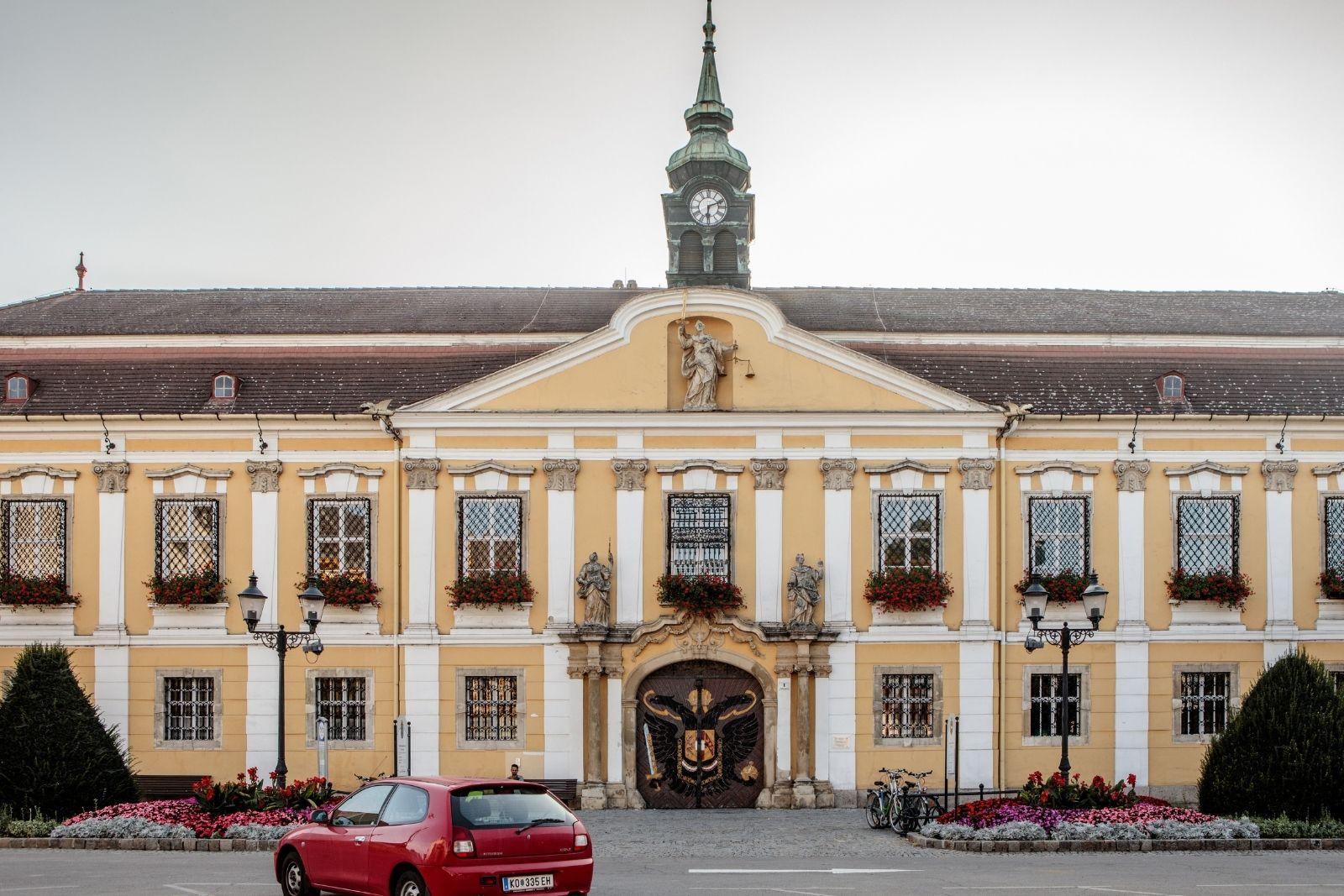 FPÖ setzt sich durch: Asylheim in Korneuburg schließt seine Tore