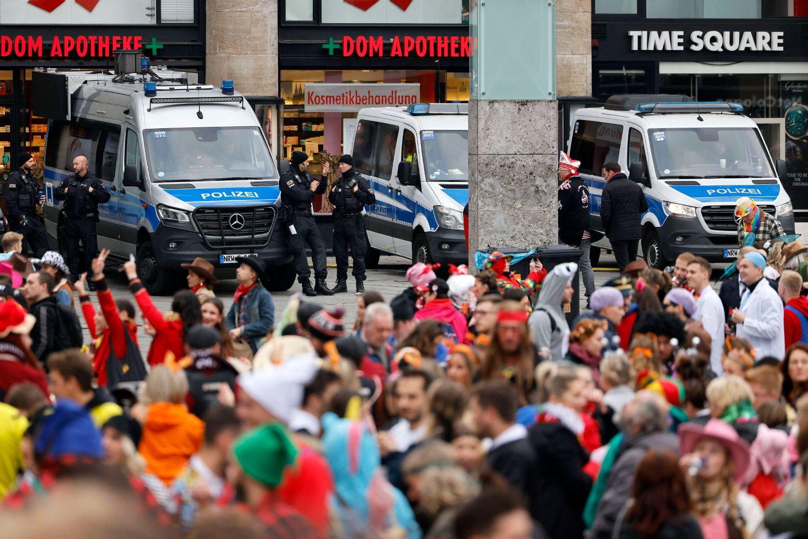 Bitte der Polizei vor Karneval in Köln: „Bitte keine Messer mitbringen“