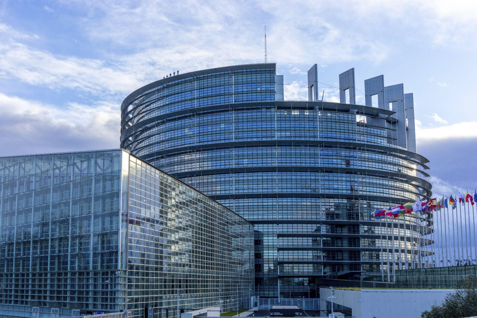 Zensur und Debanking: FREILICH bei Podiumsgespräch im EU-Parlament